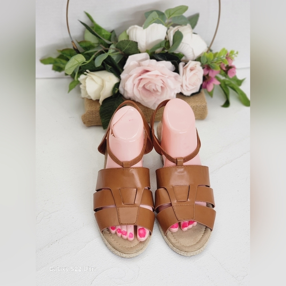 Elegant Tan Wedge Sandals - Picture 2 of 4